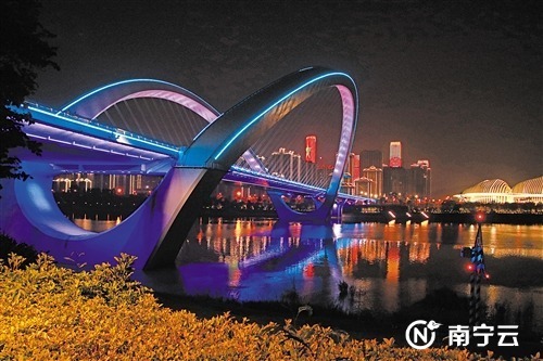 美央视直播南宁璀璨灯光秀夜景
