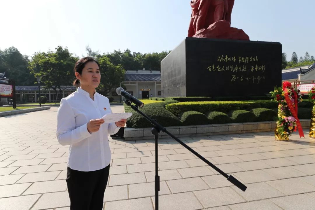 青秀区到李明瑞韦拔群烈士纪念碑园开展革命传统现场体验教育