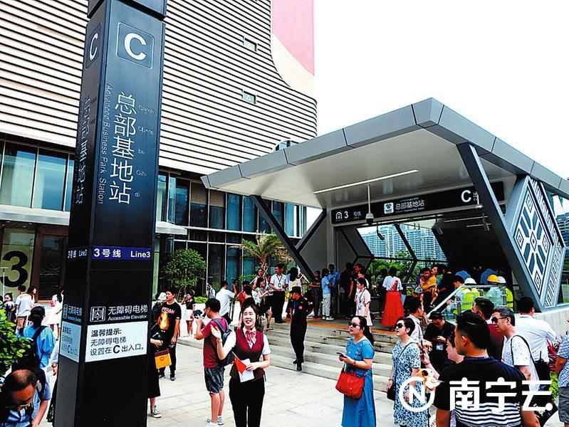 地铁方便了城市新区居民出行,10分钟就能从金湖广场到达位于五象新区