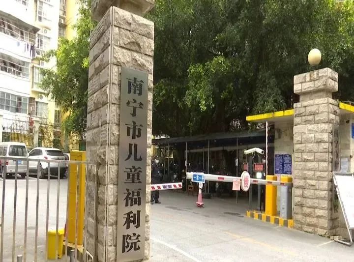 南宁市民竟在小区过道发现一名男婴!警方已介入调查