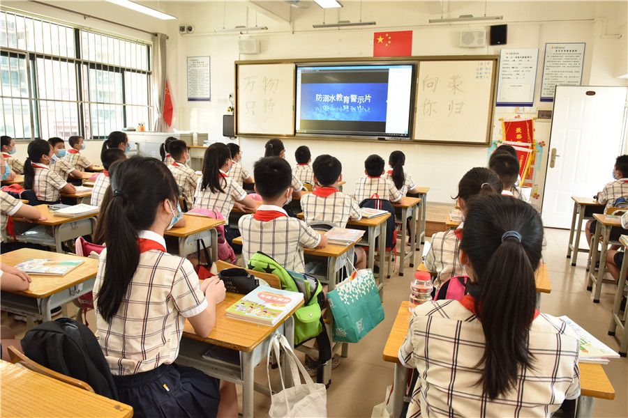 "刷脸"入校 南宁市天桃实验学校银杉校区迎学生返校