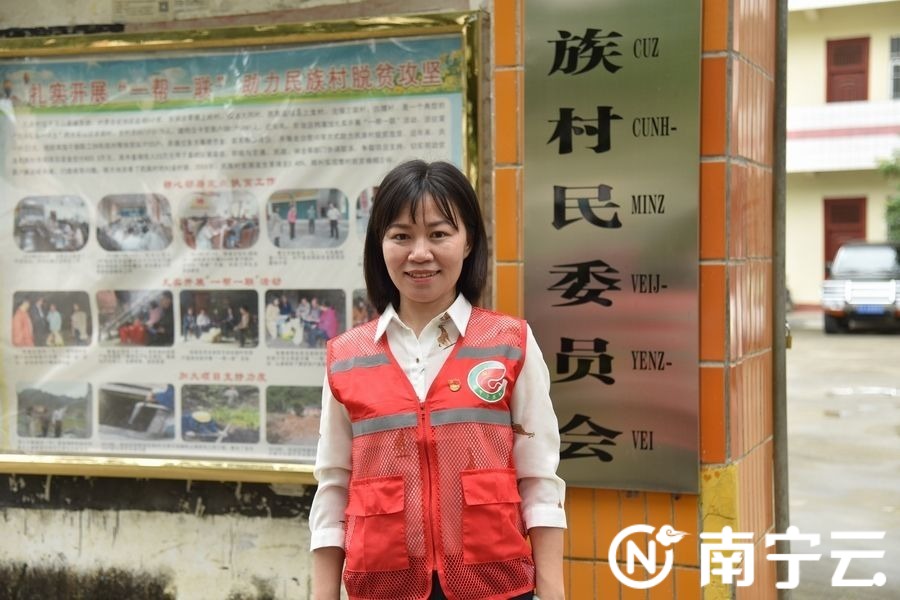 马山县民族村第一书记农建萍. 记者 黄运明 摄