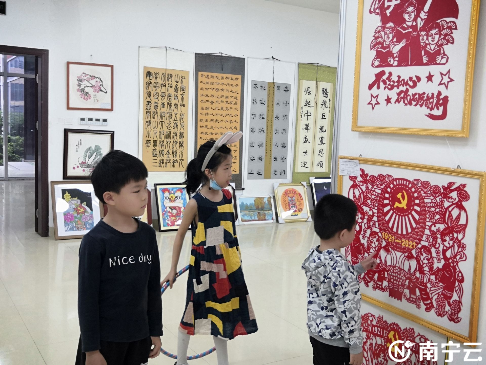 横县开展"礼赞新时代 喜迎建党一百年"主题书画展