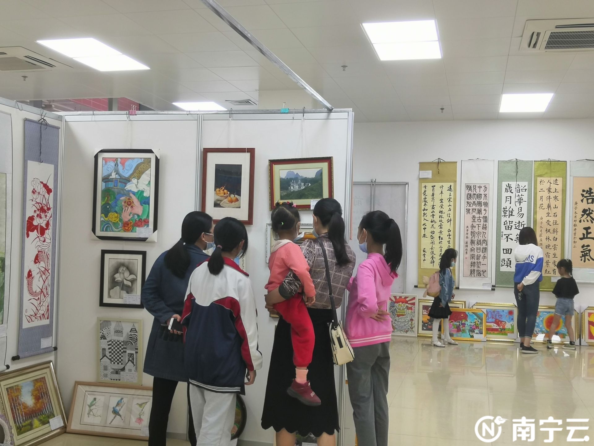 横县开展"礼赞新时代 喜迎建党一百年"主题书画展