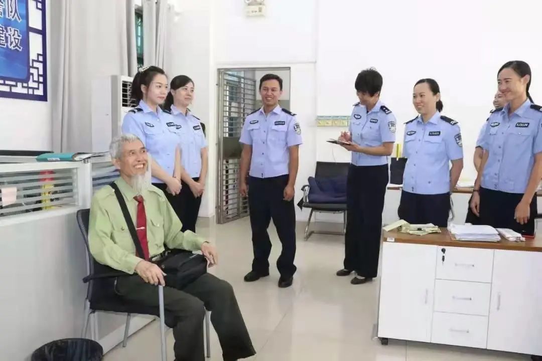 警徽荣耀2021丨铁面交警:警服会褪色,警察的信念永不退色