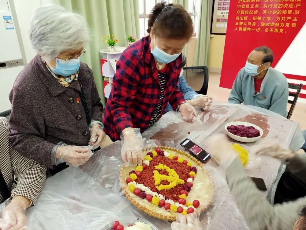 制作五色糯米饭,用美食展现民俗特色,庆祝中国共产党建党100周年,讴歌