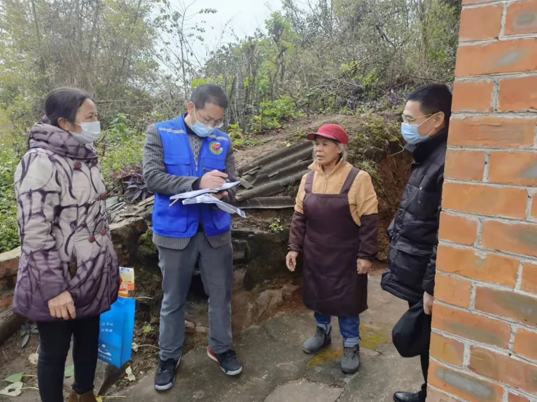 坛泽村设置疫情防控党员先锋岗党员在一线(本文图片均由中共良庆区委