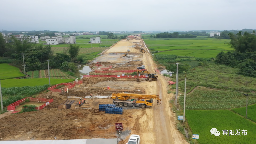 南宁至宾阳至黎塘公路一期工程项目四分部负责人王文波告诉记者,目前