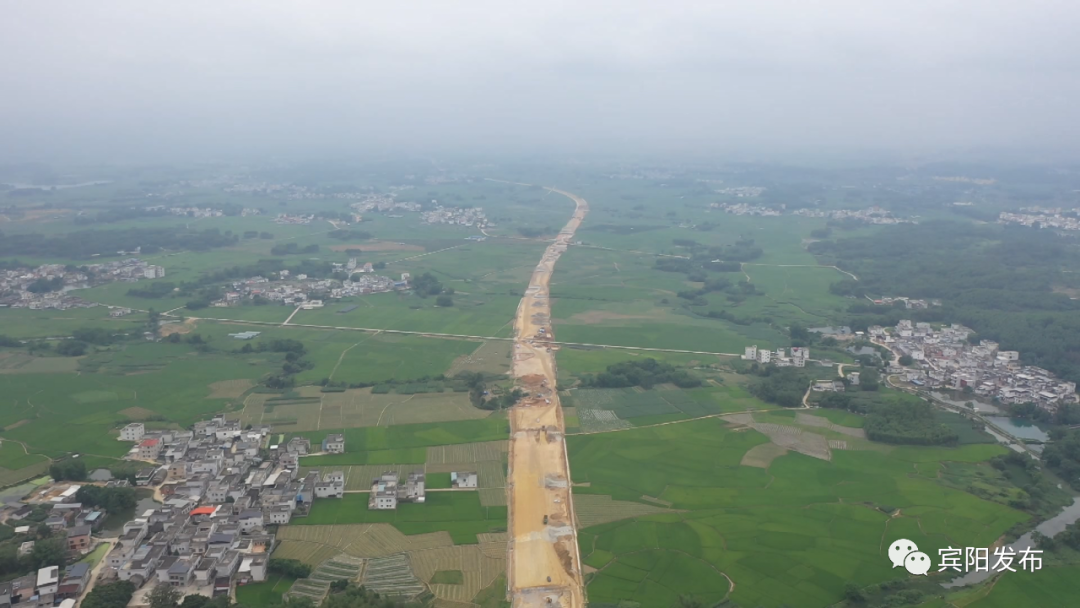 南宁至宾阳至黎塘公路一期工程项目四分部负责人王文波告诉记者,目前