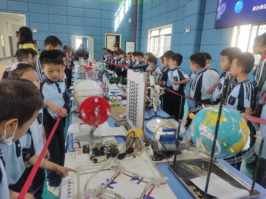 邕宁区举办2022年青少年科技创新大赛作品评选展览活动