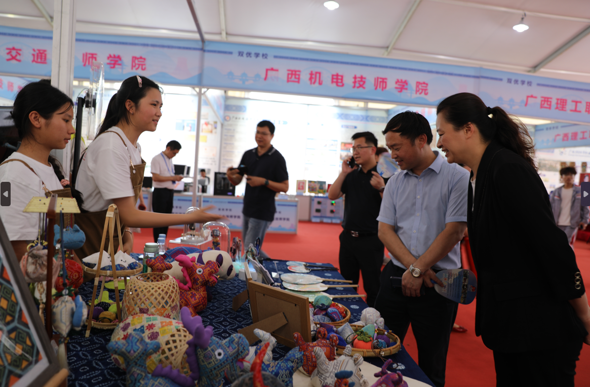 EMC易倍体育展“双优学校”风采 南宁市第六职业技术学校特色办学成果亮相广西20(图2)