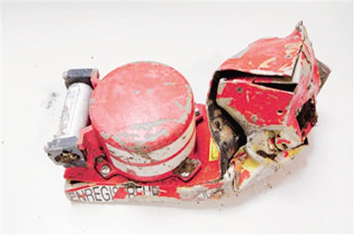 德翼航空黑匣子录音曝光 副驾多次让机长上卫