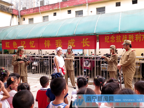 衡阳西路第一幼儿园为学生表演情景剧《英雄王二小》