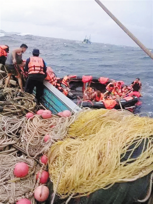 普吉岛海上游船倾覆33人遇难已确认16名为中国游客