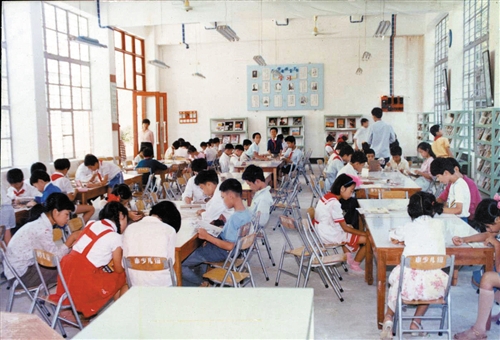 上世纪90年代初,南宁市少儿图书馆的小学生阅览室.