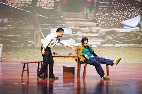 青秀区:责任上肩勇担当 建设强区谋发展