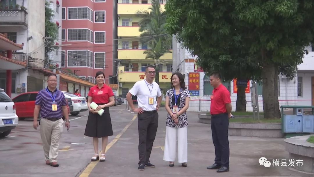 黄冬丽指出,中考工作涉及千家万户,责任重大,各有关部门要高度重视