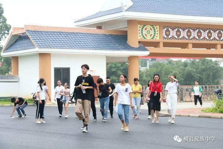 横县民族中学喜迎2019级新生到校报名