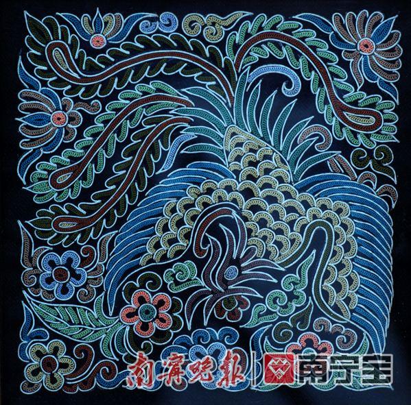 晒出自己当天所穿的少数民族传统服饰