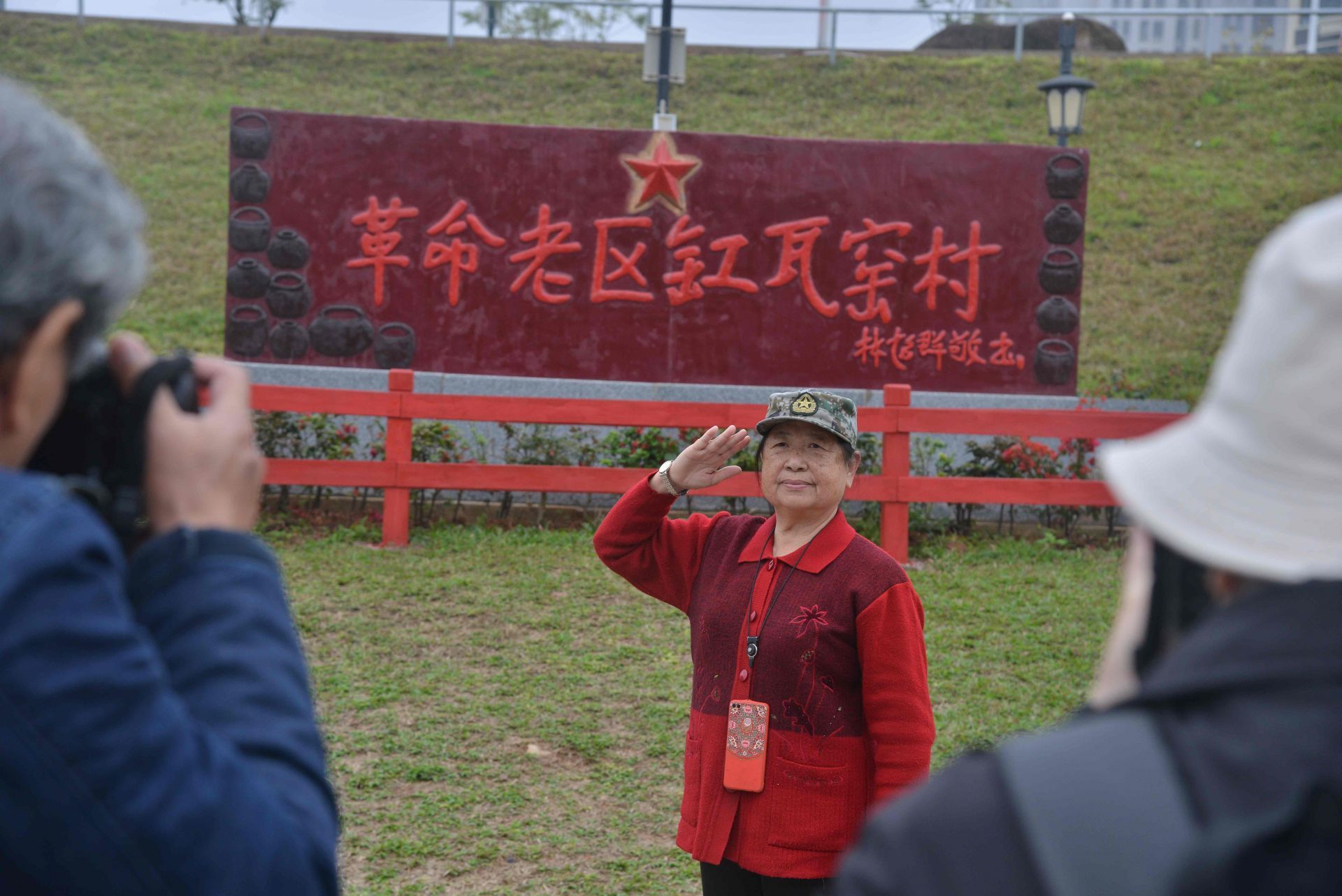 林景云故居了解革命历史故事图为市民在林景云故居里瞻仰烈士雕像如今