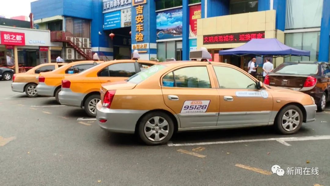 南宁一女子要求出租车司机开空调被拒,还被威胁:再叫就撞车!